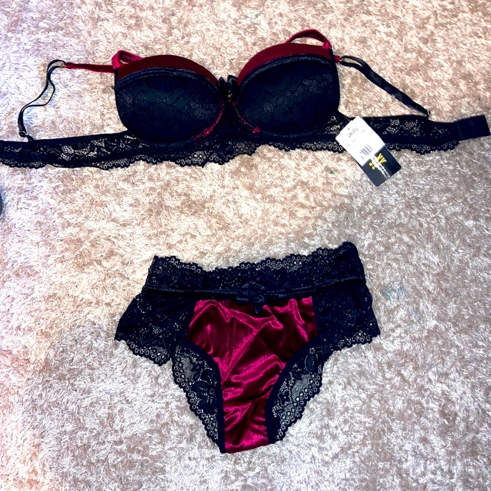 Intimate sleepwear